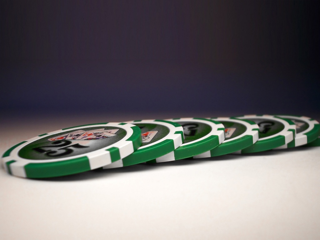 Green Poker Template free powerpoint background